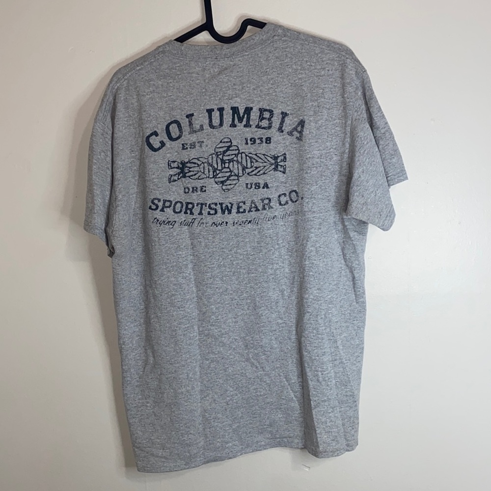 🎱Grey Columbia t-shirt! - Picture 2 of 7
